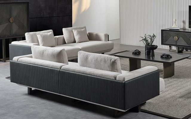 Pohištveni set v rjavi tkanini z mizo in klopmi