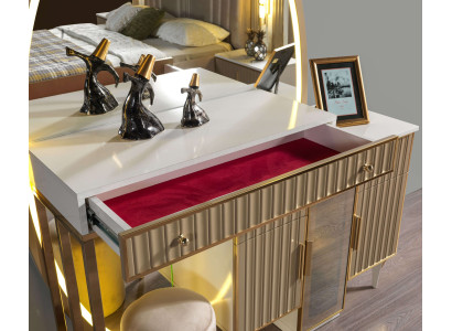 Moderna nočna omarica s ogledalom