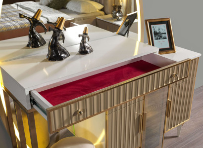 Moderna nočna omarica s ogledalom