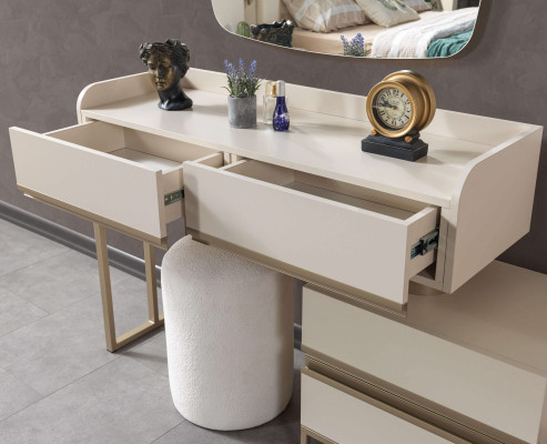 Moderna ogledalna miza