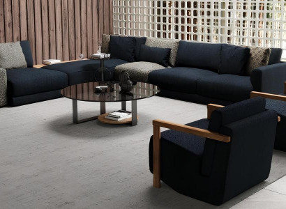 Eleganten kotni kavč s foteljem, lep in udoben hkrati