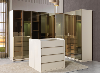 Moderna kotna omara s krivino za spalnico