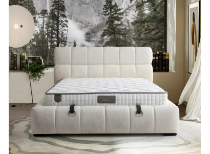 Eleganten modri tekstil in lesena postelja z vzmetnico