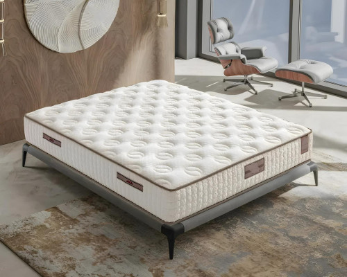 Eleganten bel postelja z moderno vzmetnico