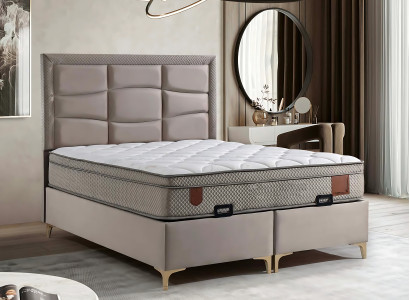 Postelja bež z blazino iz tkanine in lesa