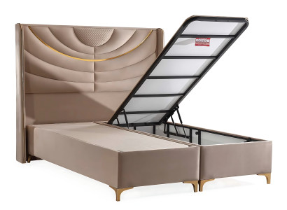 Svetla postelja z blazino iz tkanine in lesa