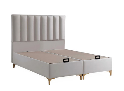 Elegantna postelja z vzglavniki