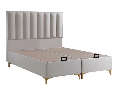 Elegantna postelja z vzglavniki