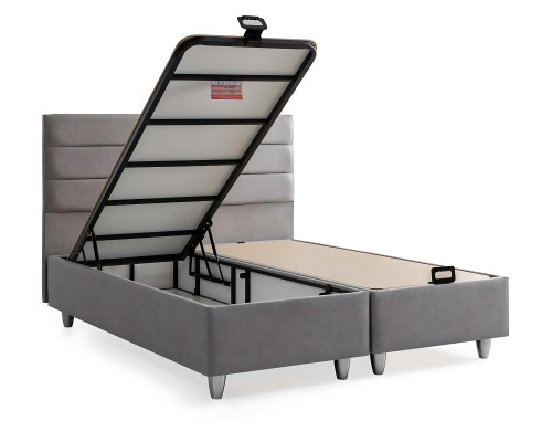 Elegantna postelja iz blaga in lesa z vzmetnico