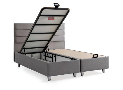 Elegantna postelja iz blaga in lesa z vzmetnico