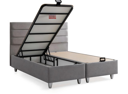 Elegantna postelja iz blaga in lesa z vzmetnico