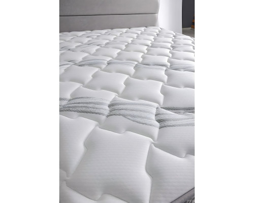 Elegantna postelja iz blaga in lesa z vzmetnico