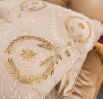 Doppelbett Bett Luxus Betten Holz Bettgestelle Bettrahmen Braun Design Klassisch