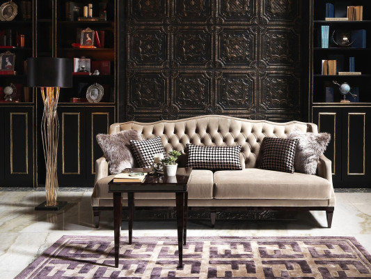 Elegantes Dreisitzer Chesterfield Sofa in Grau – zeitlose Polstermöbel für Ihr Zuhause