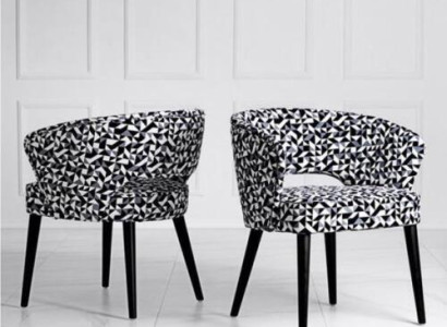 Ursprünglicher schwarzer und weißer Holz- und Textilstuhl für Wohnzimmer