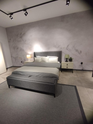 Luxuriöse Bett mit Bank Exklusives Design und Hochwertige Verarbeitung