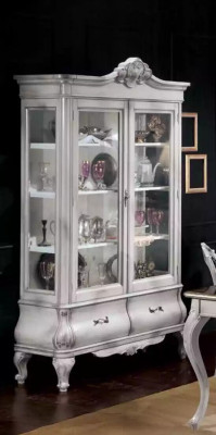 Klassische Esszimmer Möbel Esstisch 4x Stühle Sideboard Vitrine Luxus
