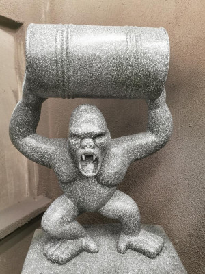 Designer Figur Statue Moderne Figuren Statuen Dekoration Deko Gorilla Garten Neu