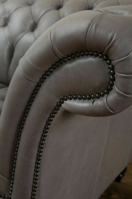 Grauer Chesterfield Dreisitzer Exklusive Wohnzimmer Couch