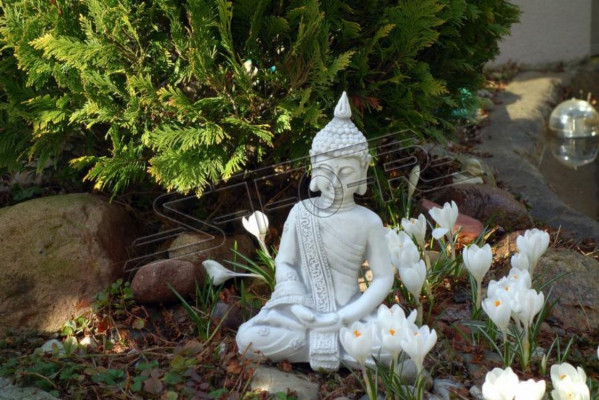 Dekorative Figur Buddha Skulptur in Steinoptik. Große Skulptur für Garten