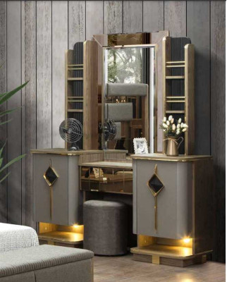 Stilvoll Schminktisch mit Spiegel Perfekt Möbel im Schlafzimmer neu