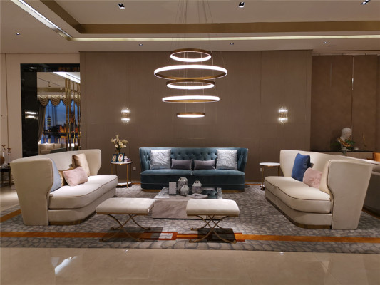 Design Luxus Couch 4 Sitzer Polster Sofa - Italienische Stil Wohnzimmer Möbel