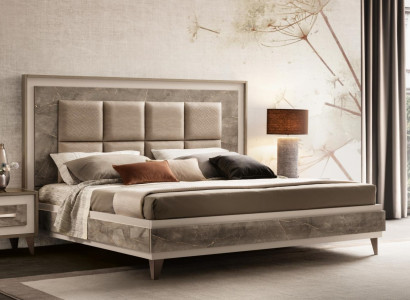 Schlafzimmer 3 tlg. Set Bett 2x Nachttisch Konsole Betten Hotel arredoclassic