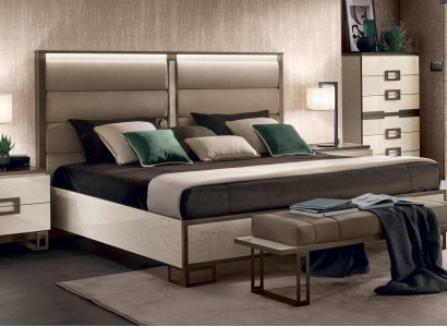 Bett Polster Klassische Doppelbett Holz 180x200cm Betten Hotel Schlafzimmer Neu