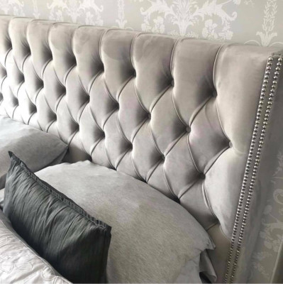 Großes Stoff Bett Chesterfield Design Gepolsterte Textil Designer Doppelbetten