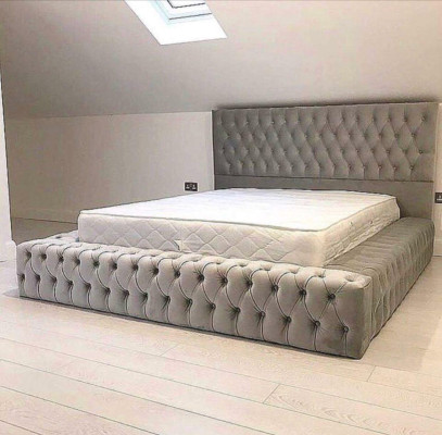 Chesterfield Big Bett Großer Kopfteil Betten Polster Hotel Samt Grau Stoff Ohren