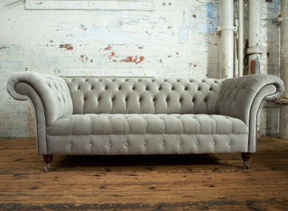 Stilvoller hellgrauer Chesterfield Dreisitzer Luxus Wohnzimmer 3-Sitzer
