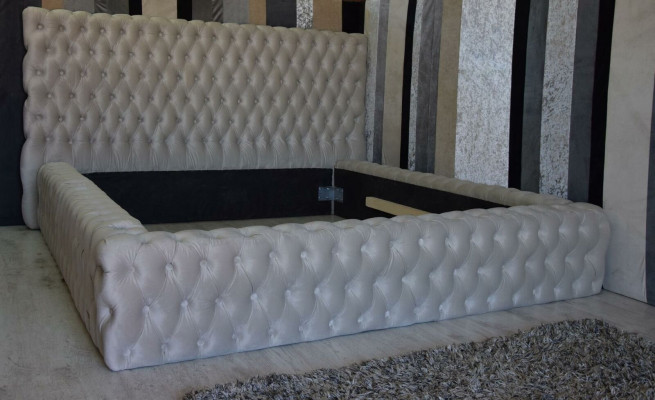 Elegantes Chesterfield Design Englisches Doppelbett in Beige - Betten mit zeitlosem Stil