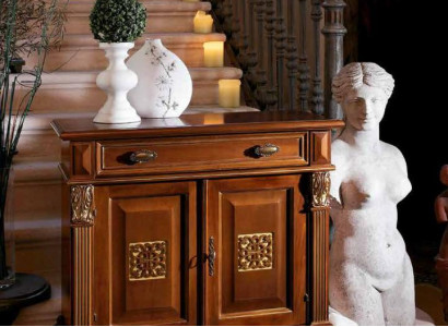 Klassischer Wandschrank Anrichte Holz Buffet Vitrine Luxus Schrank Möbel