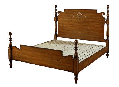Nostalgie-Bett aus Echtholz mit kunstvollen gedrechselten Elementen