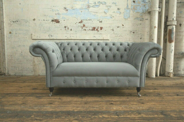 Chesterfield Luxus 2 Sitzer Couch Polster Sofa Textil Stoff Couchen Garnitur Neu
