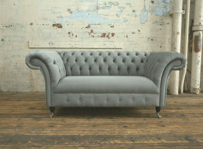Chesterfield Luxus 2 Sitzer Couch Polster Sofa Textil Stoff Couchen Garnitur Neu