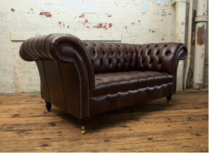 Klassische Polster Möbel Chesterfield Braun Couch Textil Leder Stoff Sofa Sitzer