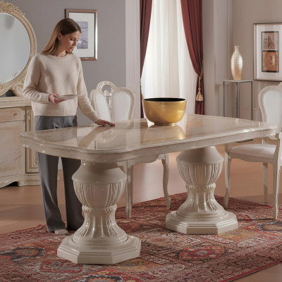 Luxuriöser ovaler Esstisch: Exklusive Design-Möbel aus italienischem Holz