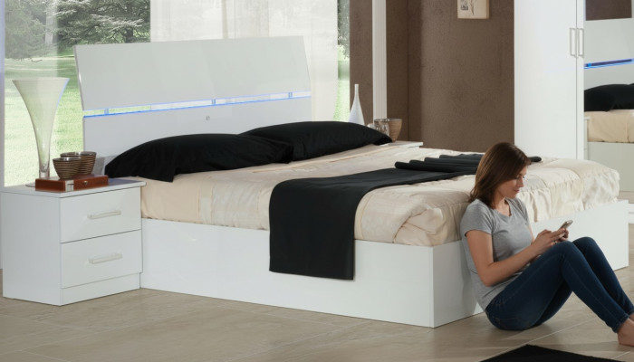 Doppelbett Bett 2x Nachttische Holz Design Betten Modern Stil 3tlg. LED Licht