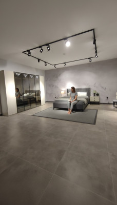 Designer Schlafzimmer Set Bett 2x Nachttische Kleiderschrank Neu und Luxuriös