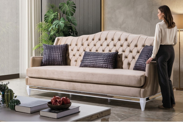 Beiger Chesterfield Dreisitzer Luxus Textilsofa Designer Stoffcouchen