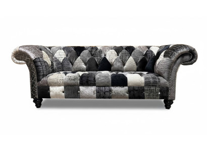 Luxuriöses Samtsofa im Chesterfield-Design mit bunten Karos 