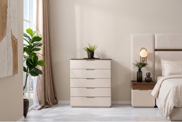 Eleganten moderan bež leseni komoda