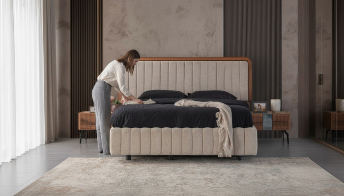 Stilvolle Schlafzimmer Möbel Luxuriöser Polsterbett Holz Nachttische