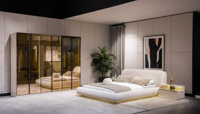Luxuriöse Schlafzimmer Möbel Polsterbett Nachtkonsolen Glasschrank 4tlg