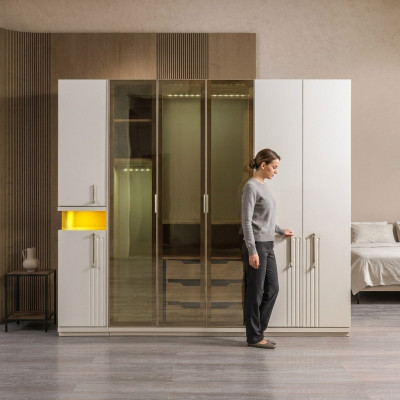 Moderna omara na 251 cm