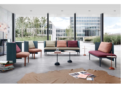 Großer grauer Chesterfield-Sofa aus Stoff mit Stahlrahmen