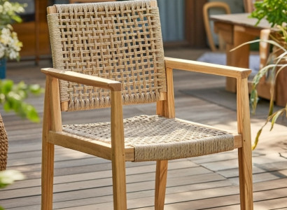 Stilvoller Beiger Gartenstuhl Exklusiver Rattanstuhl Terrassenstühle
